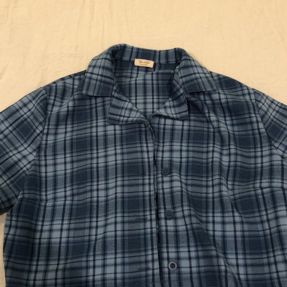 Super cute cropped brandy button up shirt